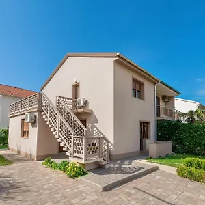 Magla With Terrace Apartmán